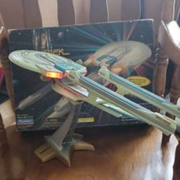 Star Trek Generations U.S.S. Enterprise NCC-1701-B - Picture 3 of 5